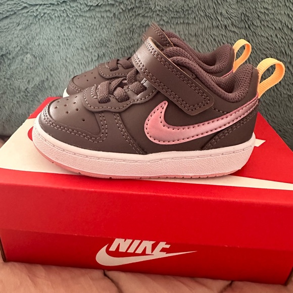 LIKE NEW! Gray & Pink Nike Court Borough Low 2; Baby Sz. 5c - Picture 4 of 10